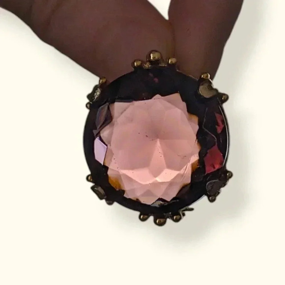 Vintage Sphinx Faceted Glass Brooch - Picture 2 of 7